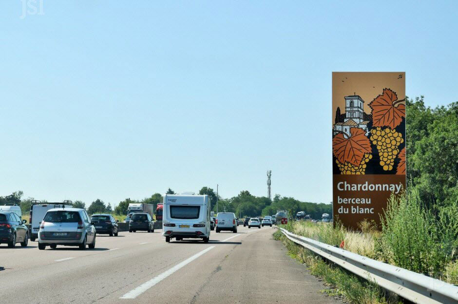 l-autoroute-a6-a-hauteur-de-chardonnay-photo-d-illustration-damien-valette